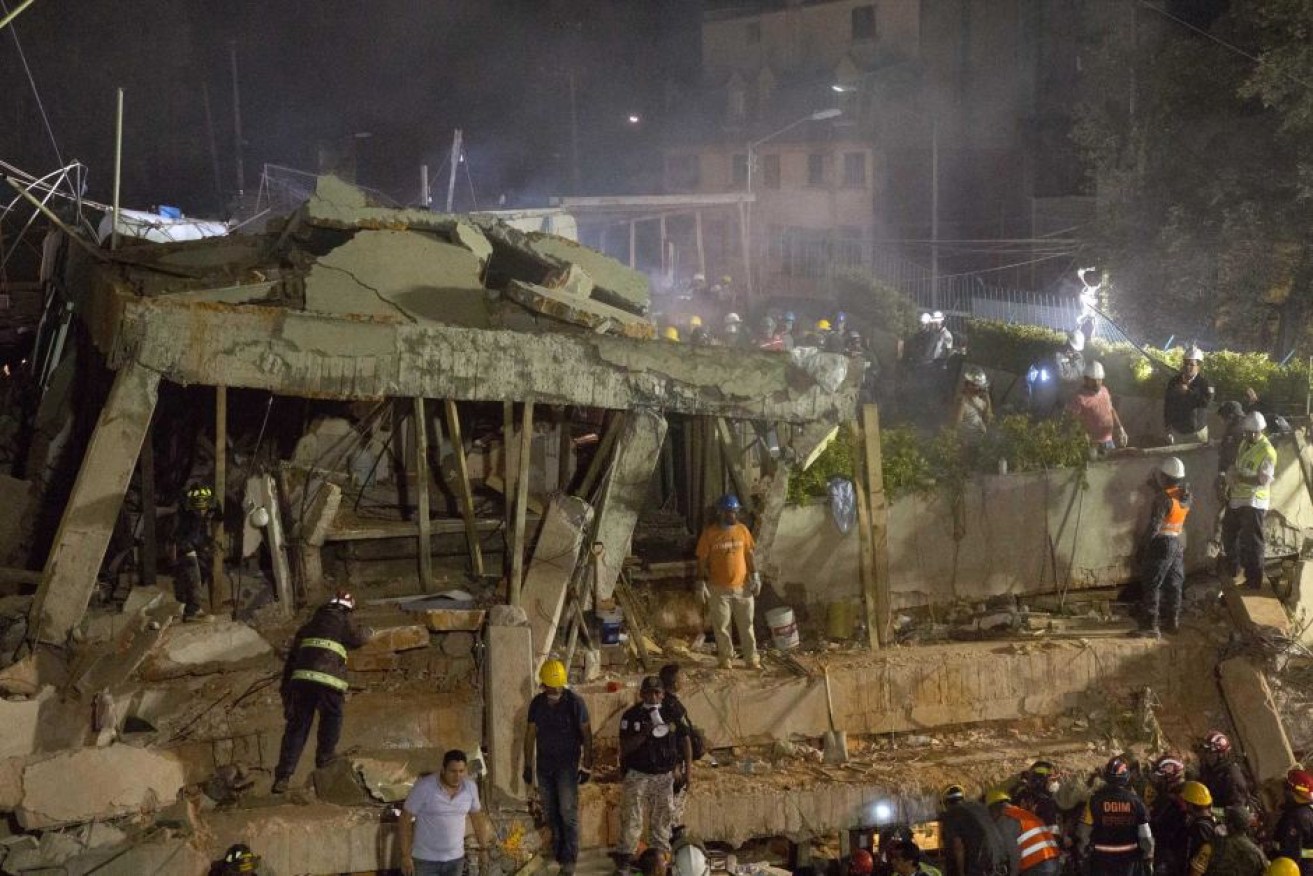 Parents joined rescue workers in the search for buried young children at the Enrique Rebsamen school. 
