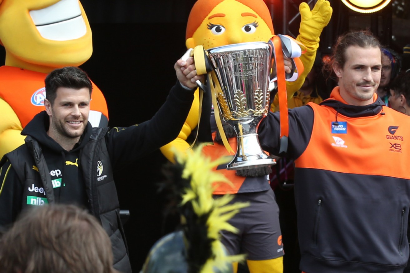 Richmond skipper Trent Cotchin and GWS captain Phil Davis with the premiership cup. 