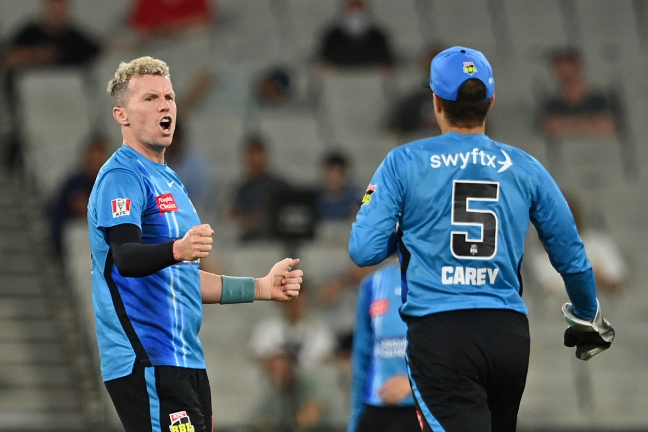 Adelaide Strikers are alive in the race for the BBL title after beating Sydney Thunder on Sunday night.