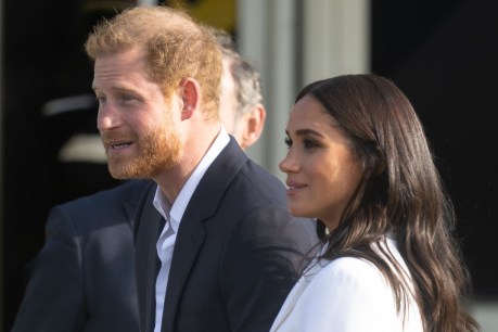 Harry and Meghan extend olive branch to the Queen in surprise visit