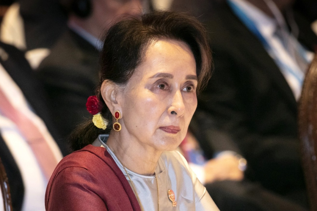 Myanmar’s Aung San Suu Kyi has been treated by a prisons doctor for swelling in her gums. 