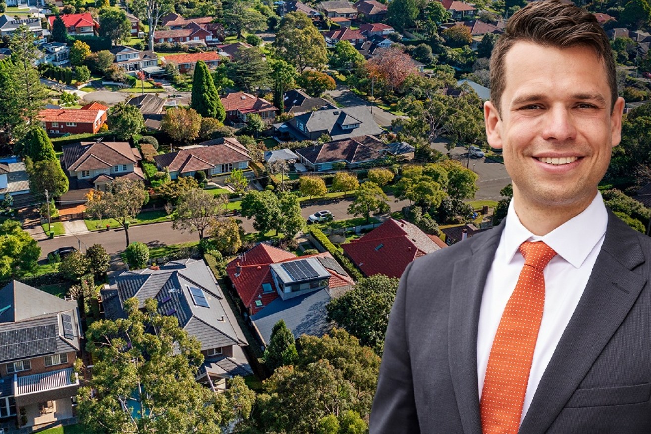 Australia's shrinking middle class means median house prices are no longer useful, writes Simon Kuestenmacher.