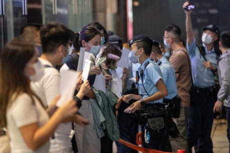 Chinese authorities pursue identities of  COVID-19 protesters