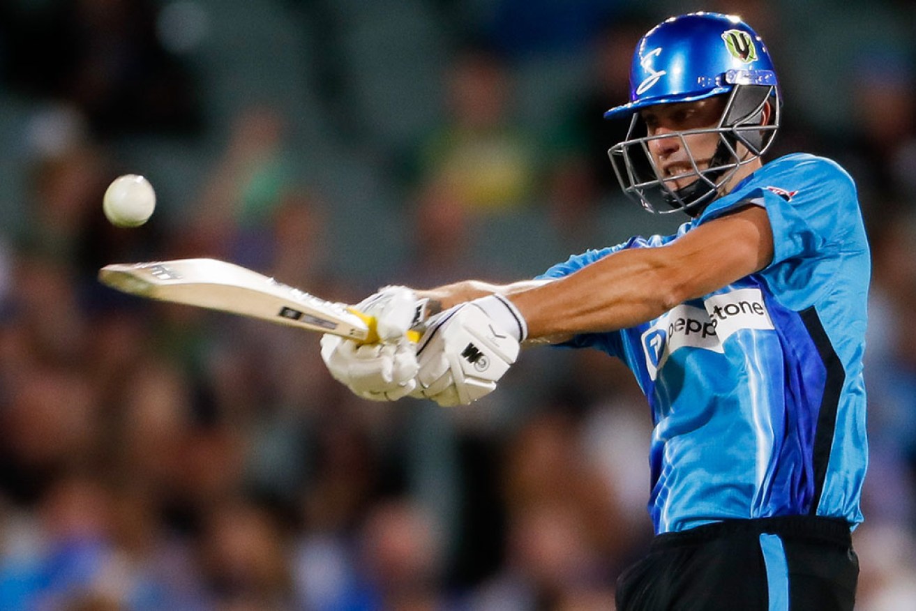 A superb century by Matt Short saw the Strikers beat the Hurricanes in a record BBL run chase. 