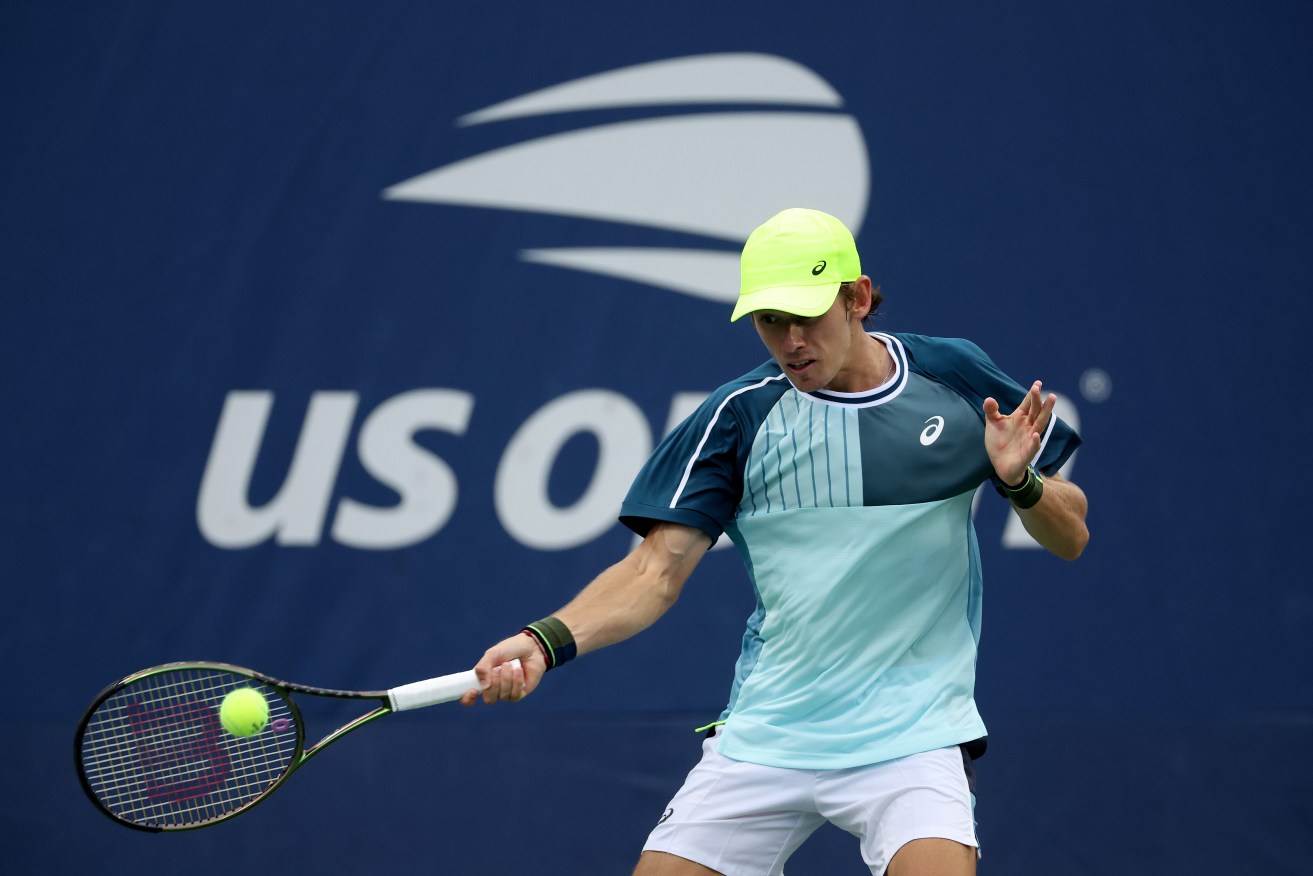 Alex de Minaur had his eye firmly on the ball in a clinical US Open second-round win in New York.