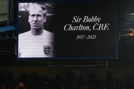 Beckham pays tribute to ‘national hero’ Charlton