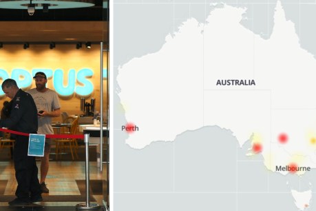 Optus boss's apology as outage continues