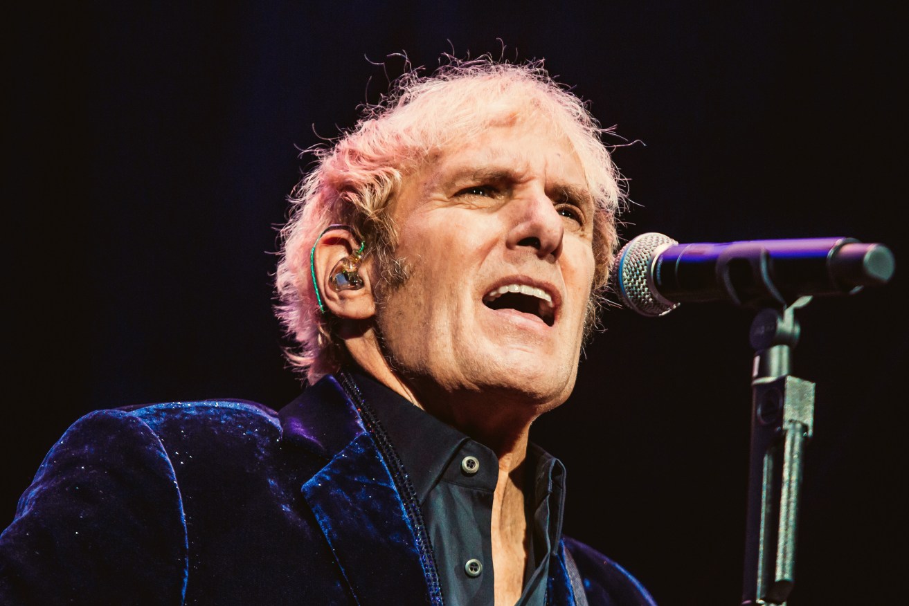 Singer Michael Bolton has undergone surgery after being diagnosed with a brain tumour.