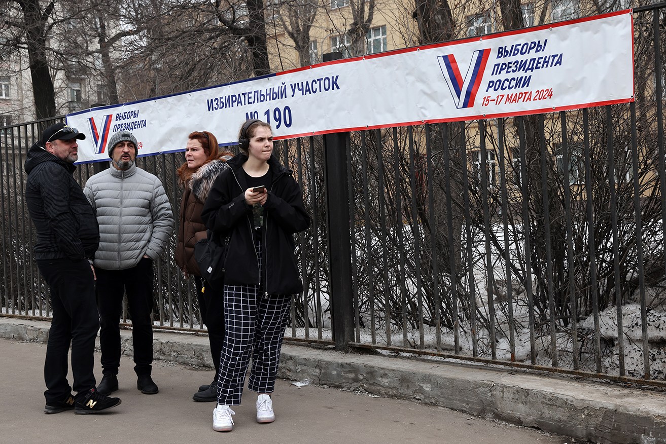 Vladimir Putin’s opponents have called on Russians to stage a symbolic protest at polling stations.