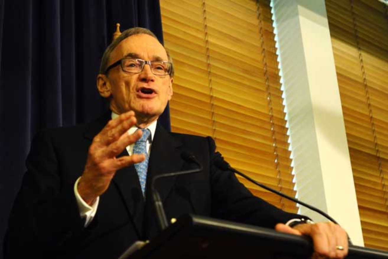 Bob Carr wants the PM to push Benjamin Netanyahu for a commitment on a two state solution. 