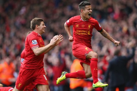 Liverpool on top as Chelsea stay in hunt