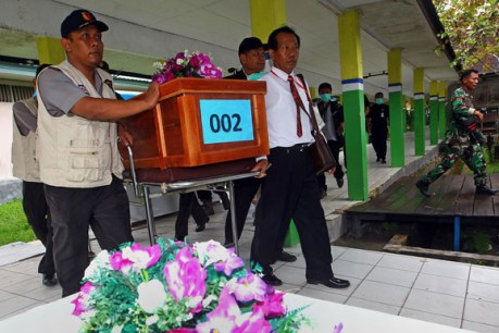 Relatives &#8216;surrender&#8217; to fate of AirAsia flight