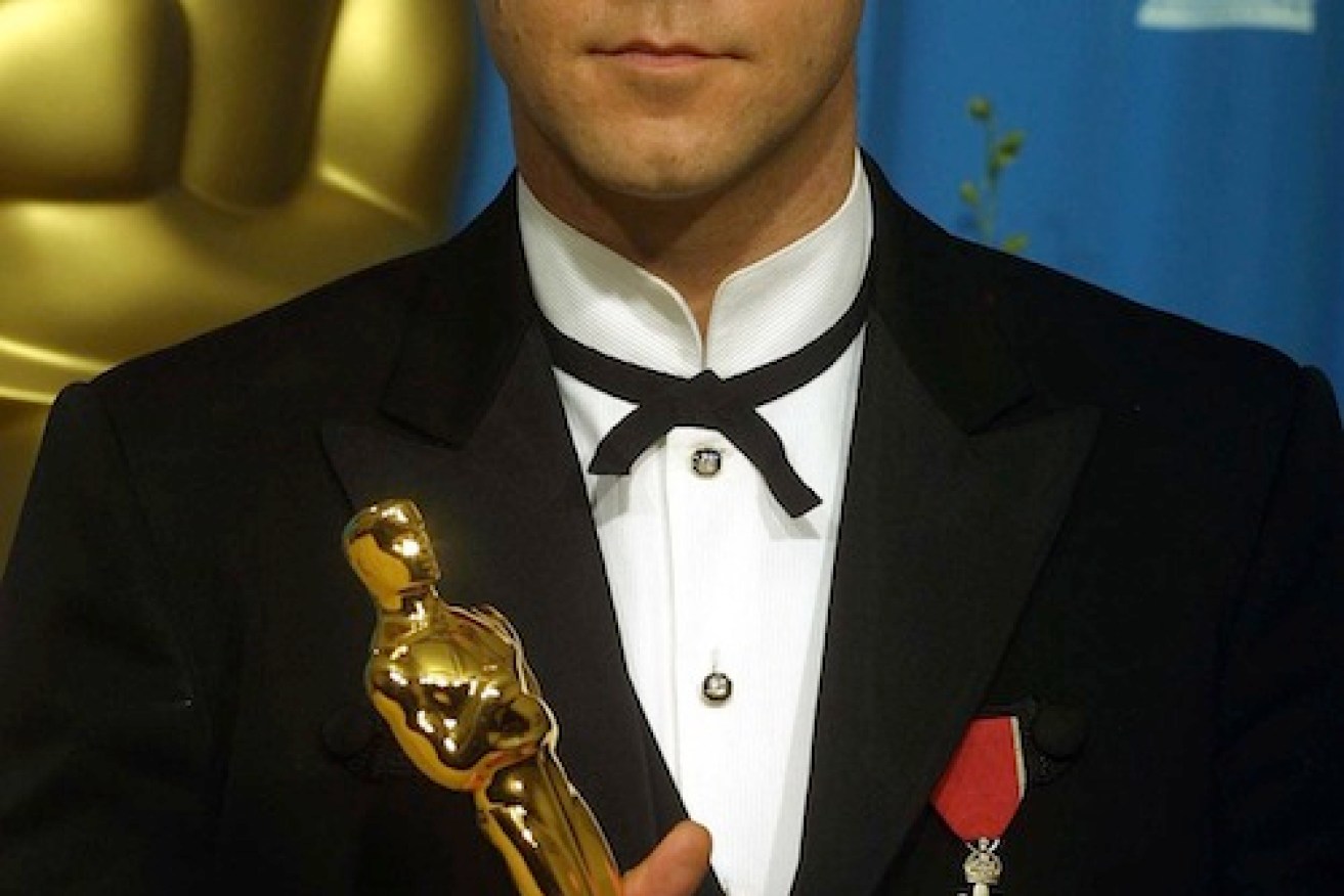 Crowe with his Oscar in 2001.