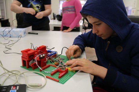 Hackerspace a &#8216;knitting circle for electronics nerds&#8217;