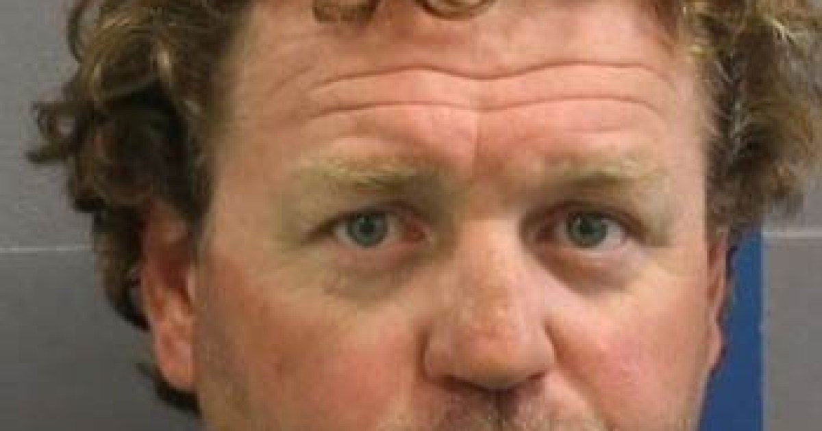 Manhunt underway for convicted robber | The New Daily