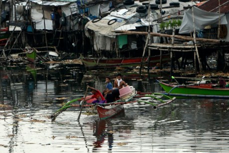 Typhoon Koppu slams into Philippines