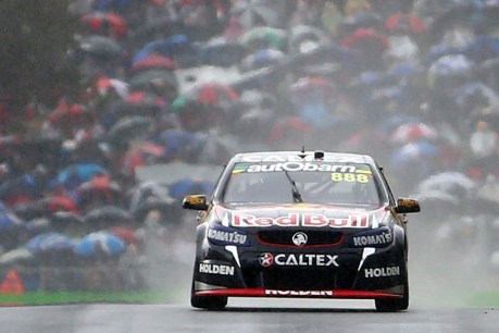 Lowndes clinches sixth Bathurst 1000 crown