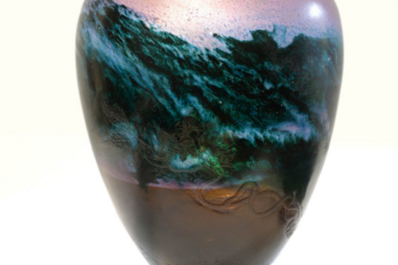 The vase sold at auction for almost £48,000. Photo: Twitter
