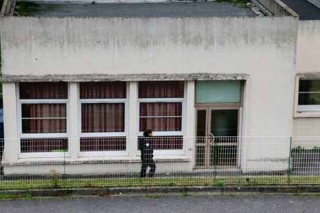 Teacher attacked in Paris by man citing IS