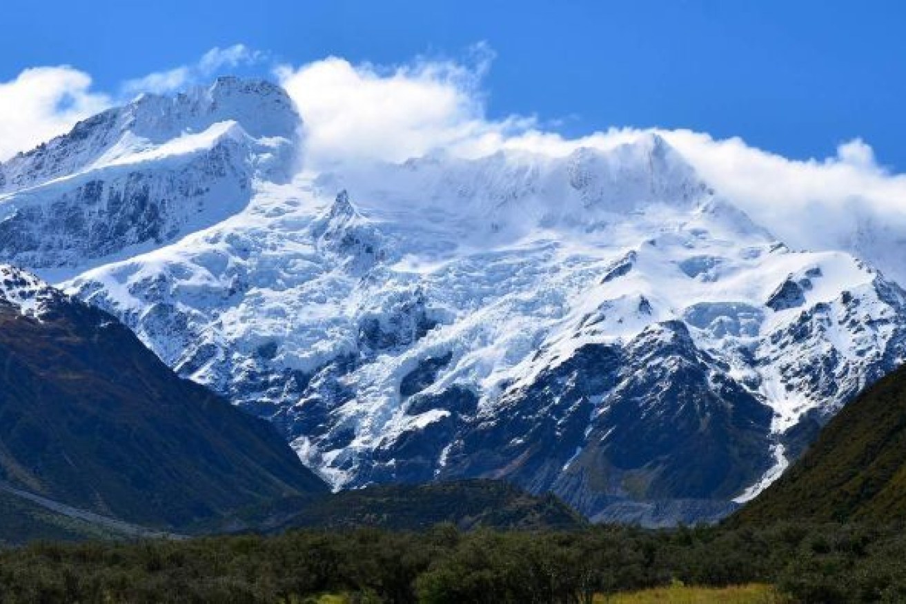 Three people have disappeared on Aoraki, which is popular among experienced climbers.
