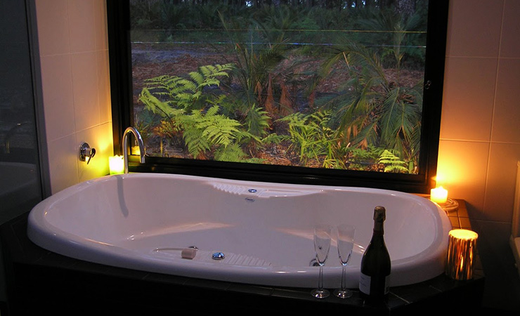 The luxurious spa bathroom allows you to take in the scenery. Photo: Mark Berry/The Bower