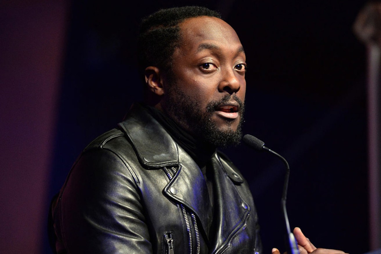 Black Eyed Peas singer will.i.am  accused the flight attendant of racism and unleashed an online storm. 