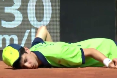 VIDEO: Ballboy collapses during tennis match