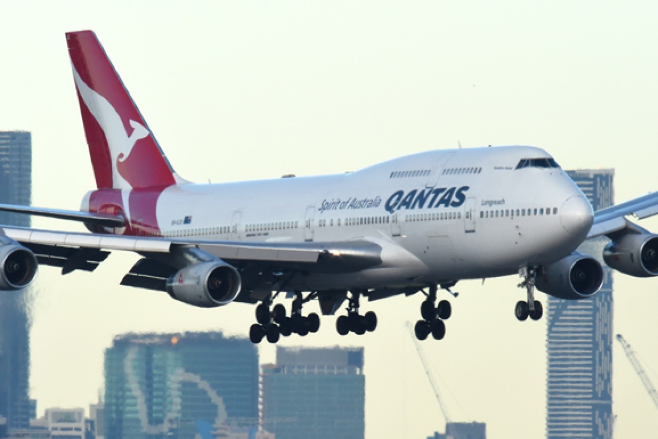 Serious mid air incident injures 15 on Qantas flight.