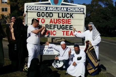 Pauline Hanson puts anti-Islam group at arm&#8217;s‑length