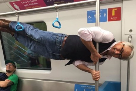&#8216;Cool&#8217; grandpa&#8217;s flagpole lift in Rio goes viral