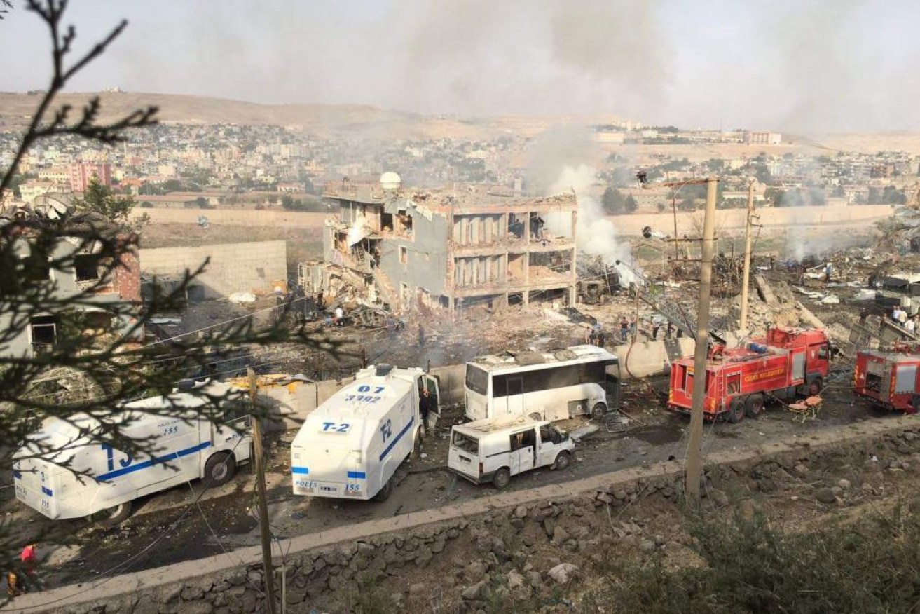 The death toll in the car bombing at a Turkish police checkpoint has risen to eight.