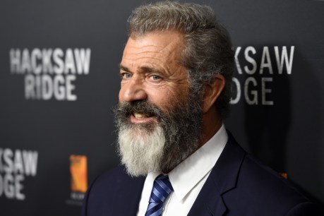 Mel Gibson praises &#8216;all Australian&#8217; crew at premiere