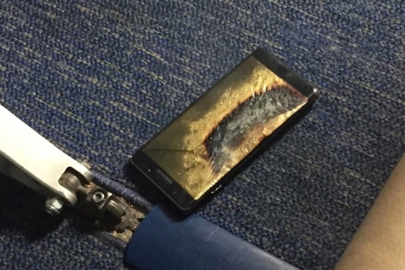 A replacement Samsung Galaxy Note 7 has reportedly filled a US plane with smoke. Photo: Twitter