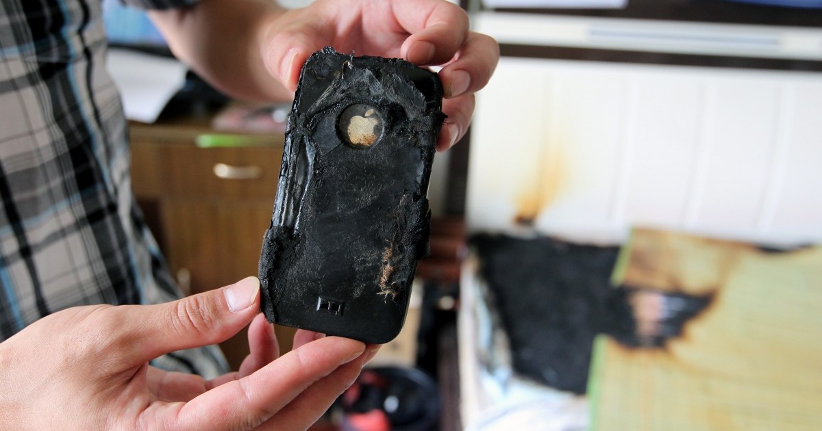 Apple iPhone batteries reportedly exploding, shutting down