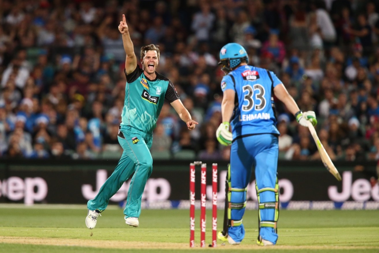 Mark Steketee of the Brisbane Heat celebrates after getting the wicket of Jake Lehmann of the Adelaide Strikers during the Big Bash League match between the Adelaide Strikers and Brisbane Heat at Adelaide Oval on December 21, 2016 in Adelaide, Australia. (Photo by Morne de Klerk/Getty Images)