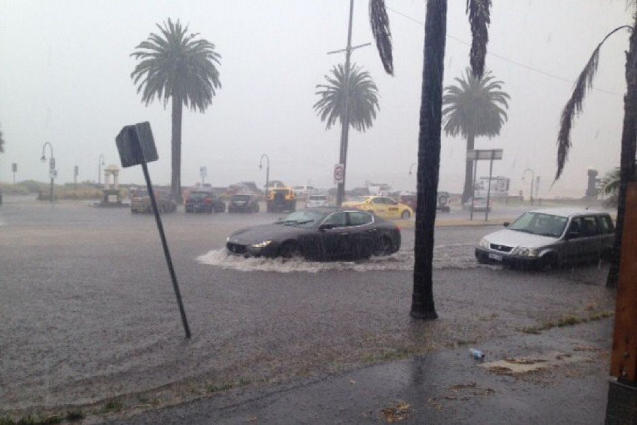 Heavy rain at Port Melbourne last week. Photo: Twitter/Peter Jenkins.