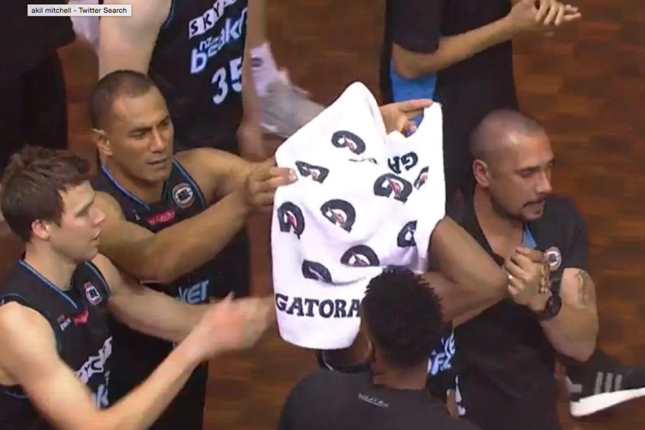 A New Zealand Breakers player was helped off court after a shocking eye injury. 