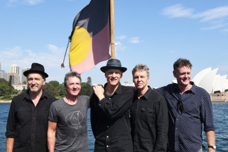 Midnight Oil back together for world tour