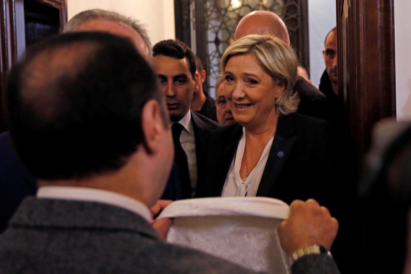 Far-right politician Marine Le Pen refused to wear a headscarf before meeting Lebanon's grand mufti.