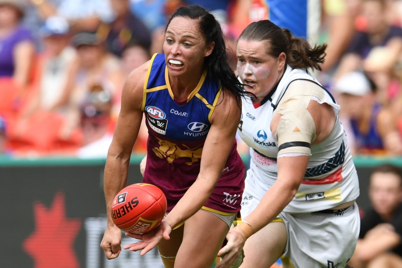 Kaslar and Perkins compete for the ball during the inaugural AFLW grand final. Photo: AAP.