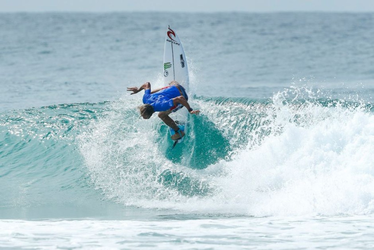 Owen Wright showed good form to eliminate Mick Fanning from competition at Snapper Rocks.