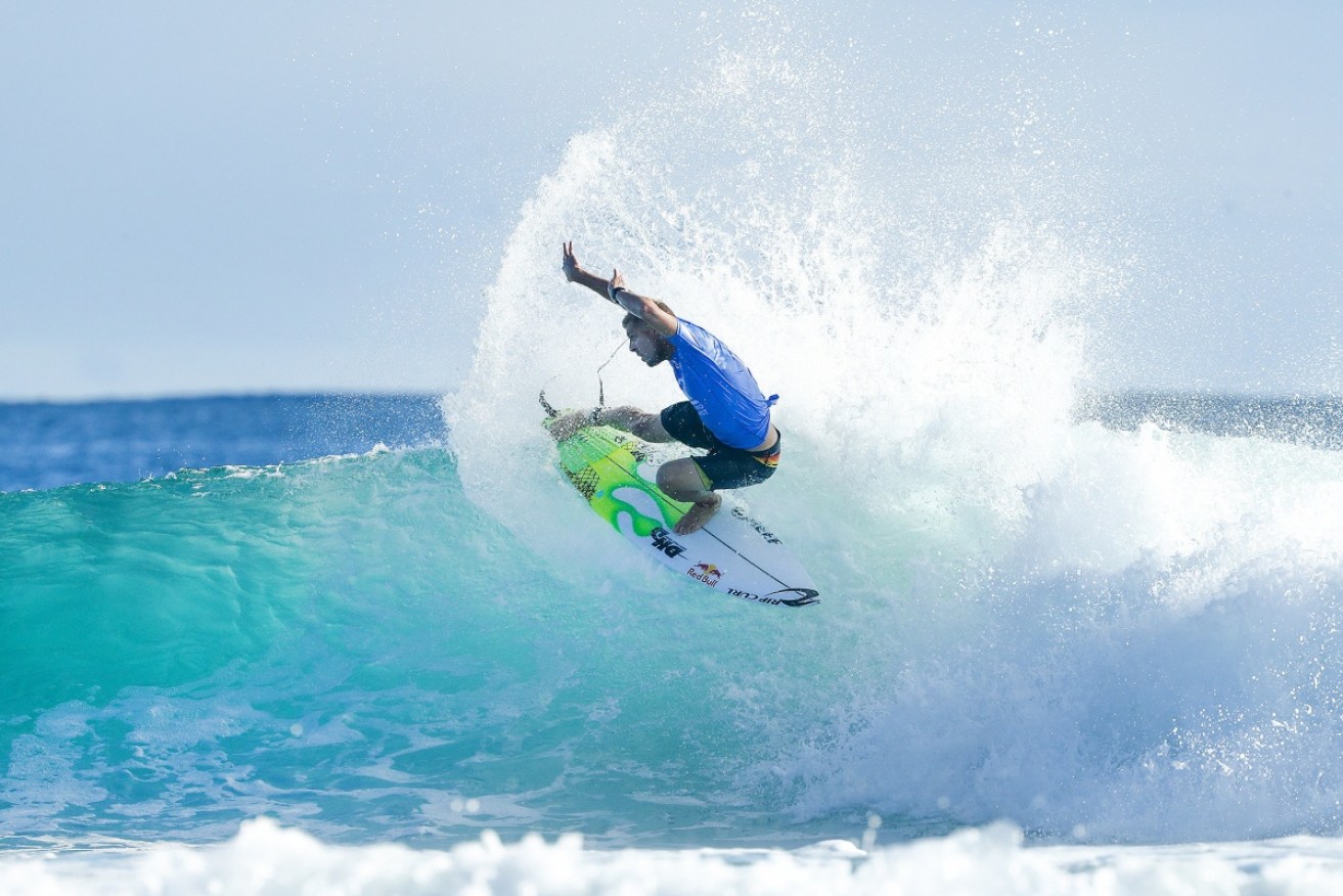 Mick Fanning has come out of retirement to eliminate Japanese world No.1 Kanoa Igarashi.