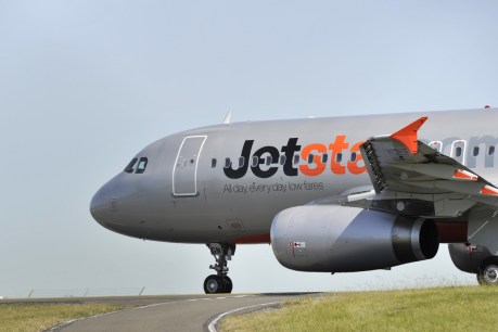 Jetstar hitch leaves more passengers stranded