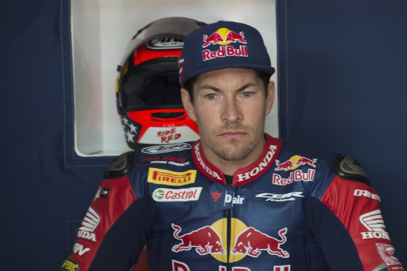 Nicky Hayden has died after being struck by a car while training on his bicycle.

