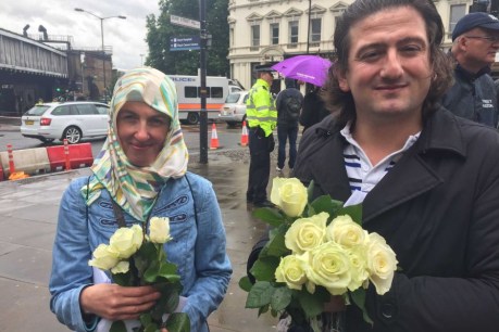 Muslim families hand out roses at London memorial