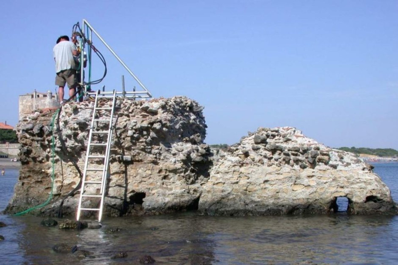 The project conducted several drills of Roman structures, including at the Portus Cosanus pier in Orbetello.