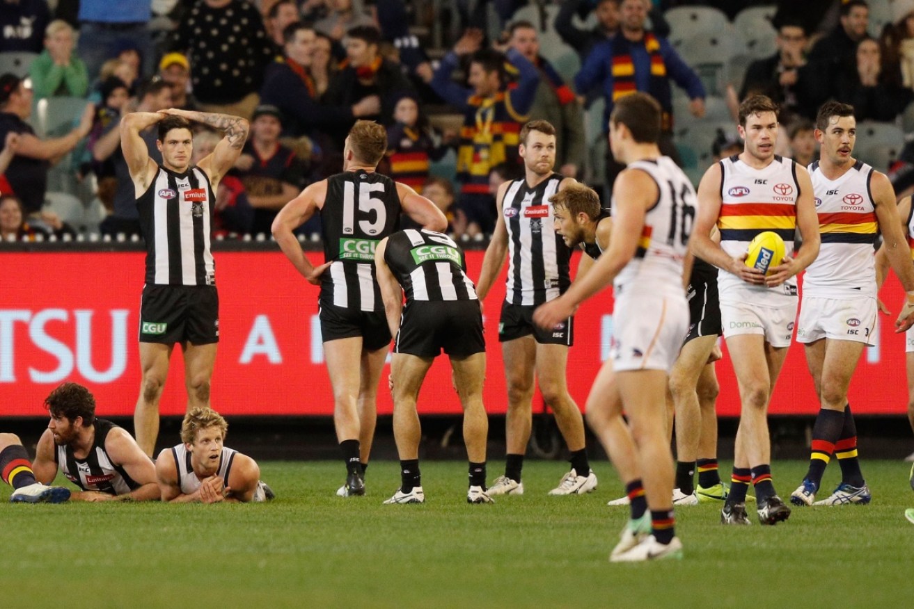 Mitchell McGovern marked the ball in the dying stages to seal a draw after the siren against Collingwood at the MCG.  