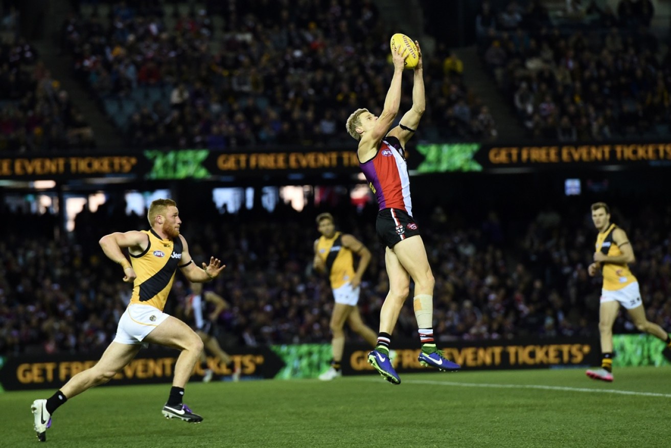 Nick Riewoldt takes a trademark overhead mark.