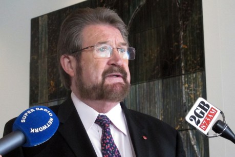 Derryn Hinch leads charge for an independent audit into politician citizenship