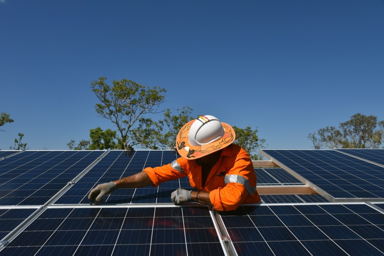 A new report says just 7.4 per cent of WA's most disadvantaged citizens have rooftop solar.